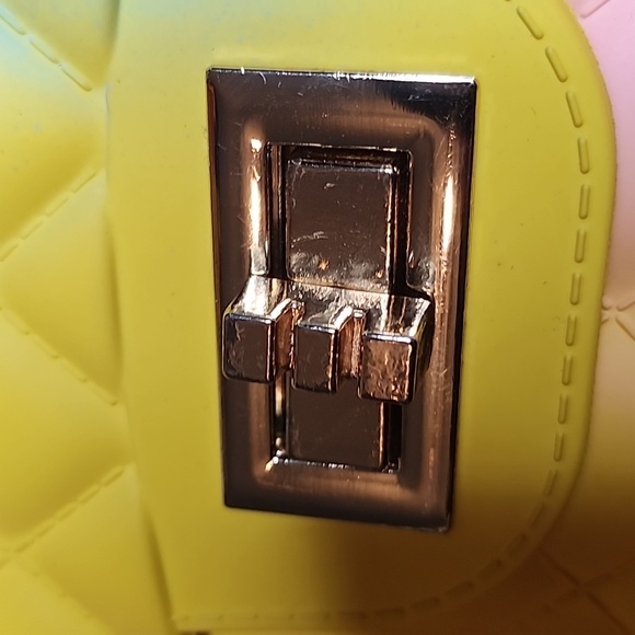 Rainbow Quilted PVC Jelly Purse - Picture 2 of 15